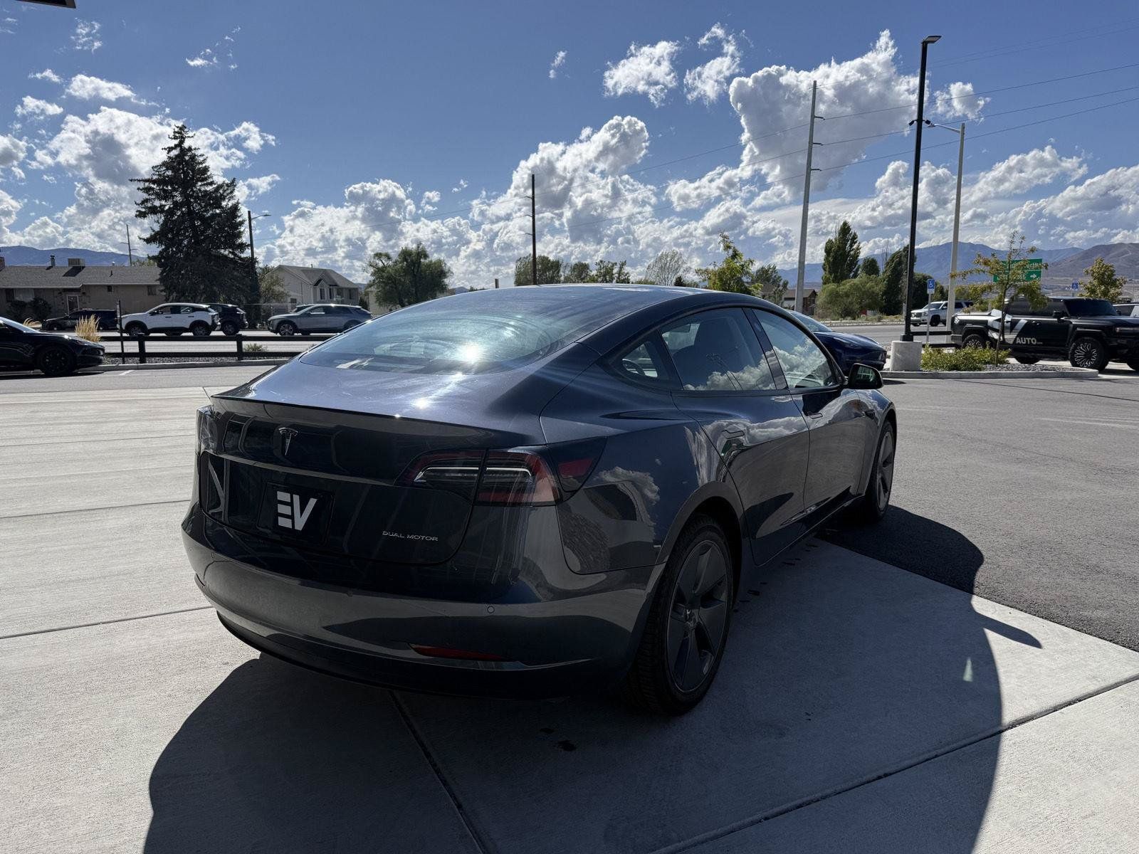 Used 2022 Tesla Model 3 Long Range AWD/4WD image 8