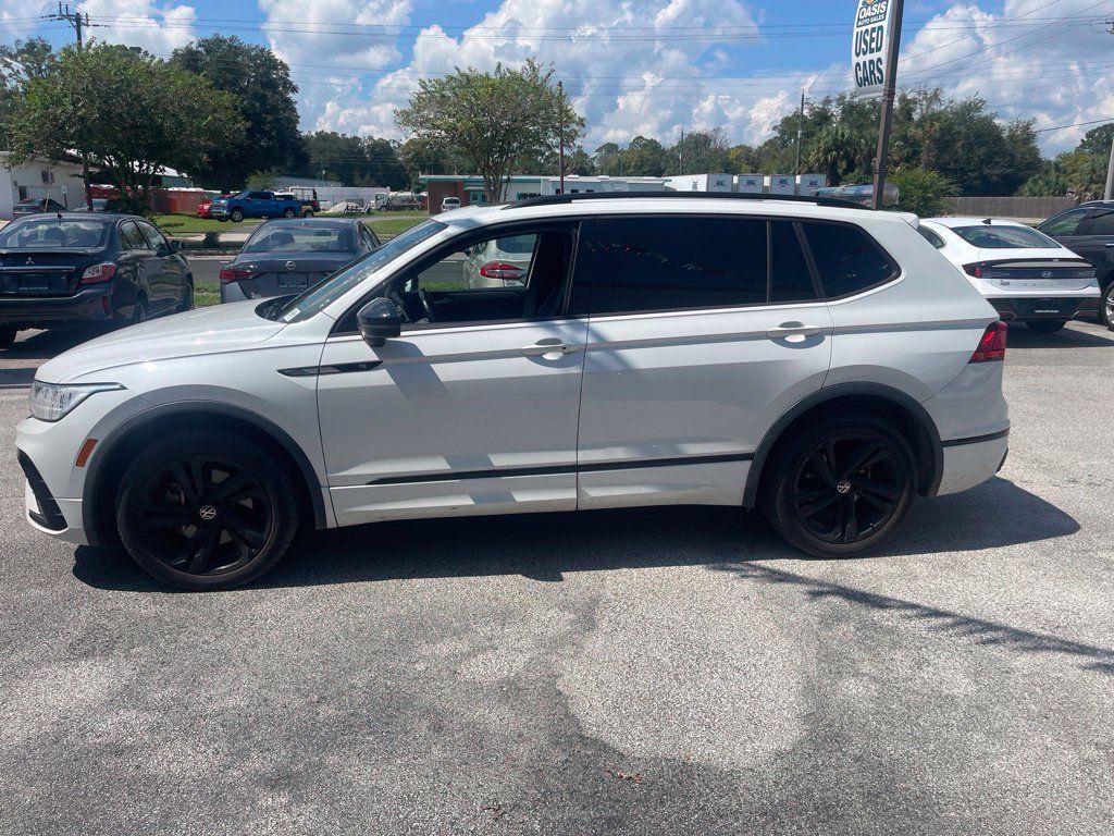 Used 2023 Volkswagen Tiguan SE R-Line FWD image 3