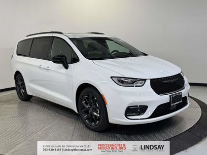 New 2026 Chrysler Pacifica Select w/ S Appearance Package