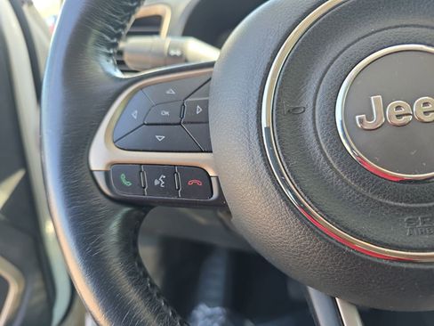 Used 2017 Jeep Renegade Latitude AWD/4WD image 19