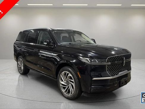 Certified 2025 Lincoln Navigator Reserve AWD/4WD image 1