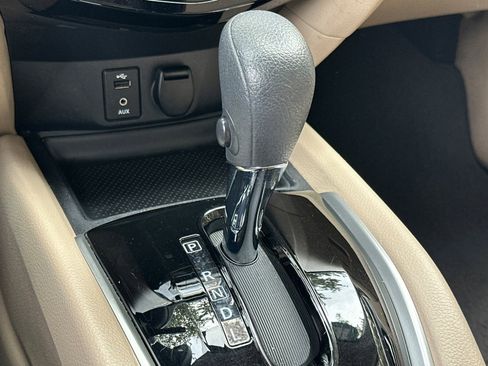 Used 2016 Nissan Rogue SV w/ SV Premium Package image 28