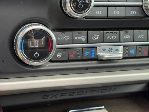 Used 2023 Ford Expedition Max Limited image 24