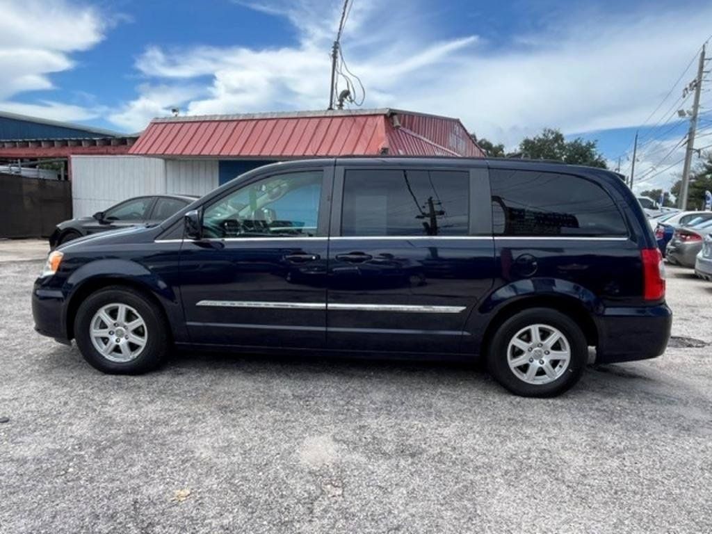 Used 2012 Chrysler Town & Country Touring w/ Entertainment Group #1 FWD image 3
