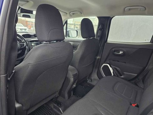 Used 2019 Jeep Renegade Latitude w/ Cold Weather Group image 24