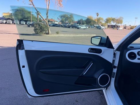 Used 2014 Volkswagen Beetle 2.5 image 22