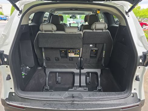 Used 2025 Toyota Sienna XLE w/ XLE Plus Package AWD/4WD image 37