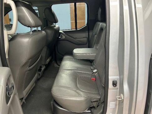 Used 2019 Nissan Frontier SL image 16