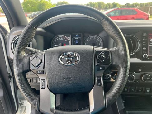 Used 2023 Toyota Tacoma TRD Off-Road w/ Technology Package AWD/4WD image 14