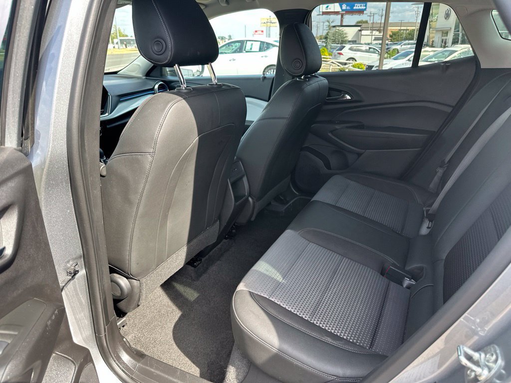 Used 2025 Chevrolet Trax LT w/ LT Convenience Package FWD image 27