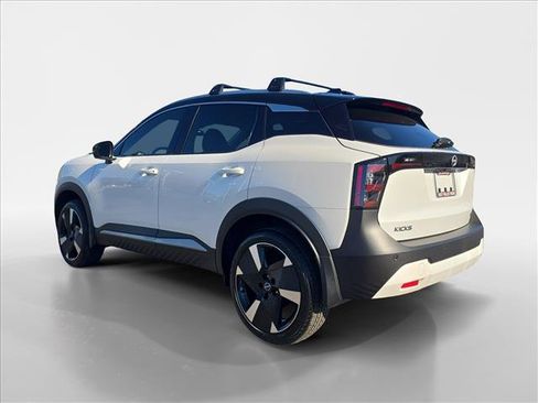 New 2026 Nissan Kicks SR w/ Cold Weather Package FWD image 3