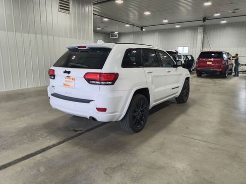 Used 2019 Jeep Grand Cherokee Altitude AWD/4WD image 8