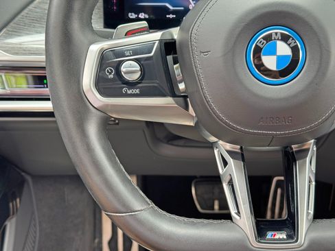 Used 2023 BMW i7 xDrive60 w/ Executive Package 2 AWD/4WD image 21