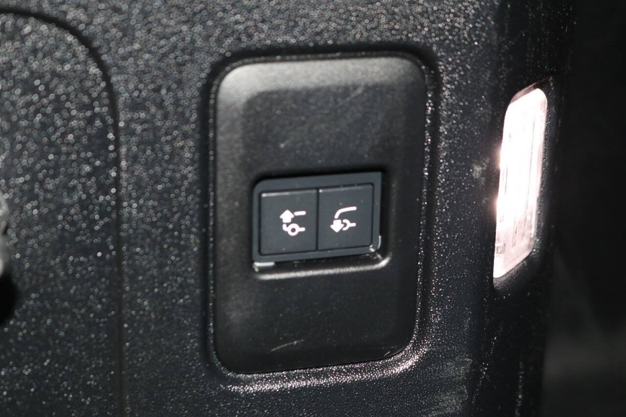 Used 2024 Land Rover Defender 110 S AWD/4WD image 99