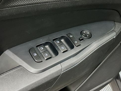 Used 2025 Kia Sportage LX image 15