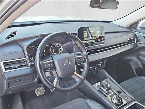 Used 2024 Mitsubishi Outlander SE image 10