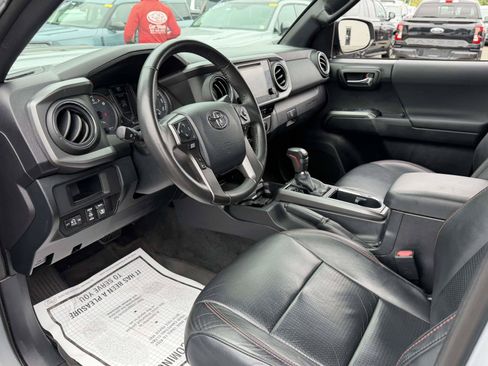Used 2017 Toyota Tacoma TRD Pro AWD/4WD image 12