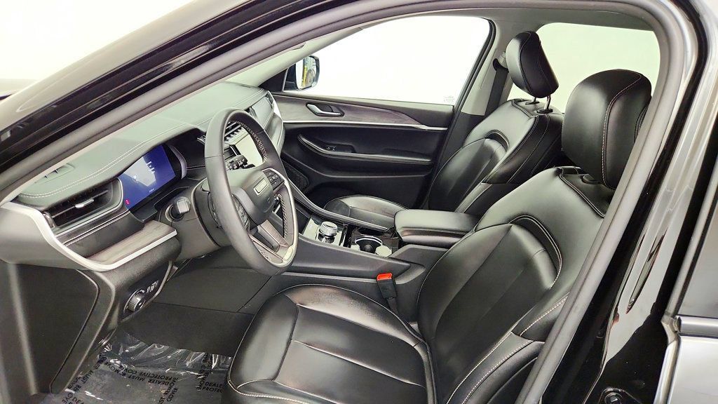 Used 2023 Jeep Grand Cherokee L Limited AWD/4WD image 19