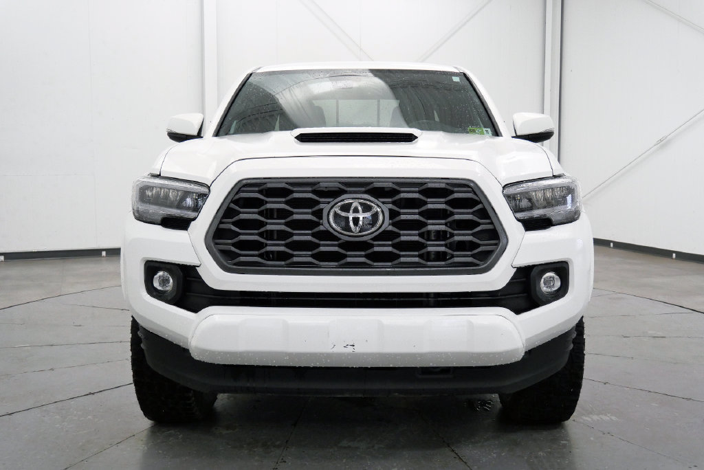 Used 2023 Toyota Tacoma TRD Sport AWD/4WD image 3