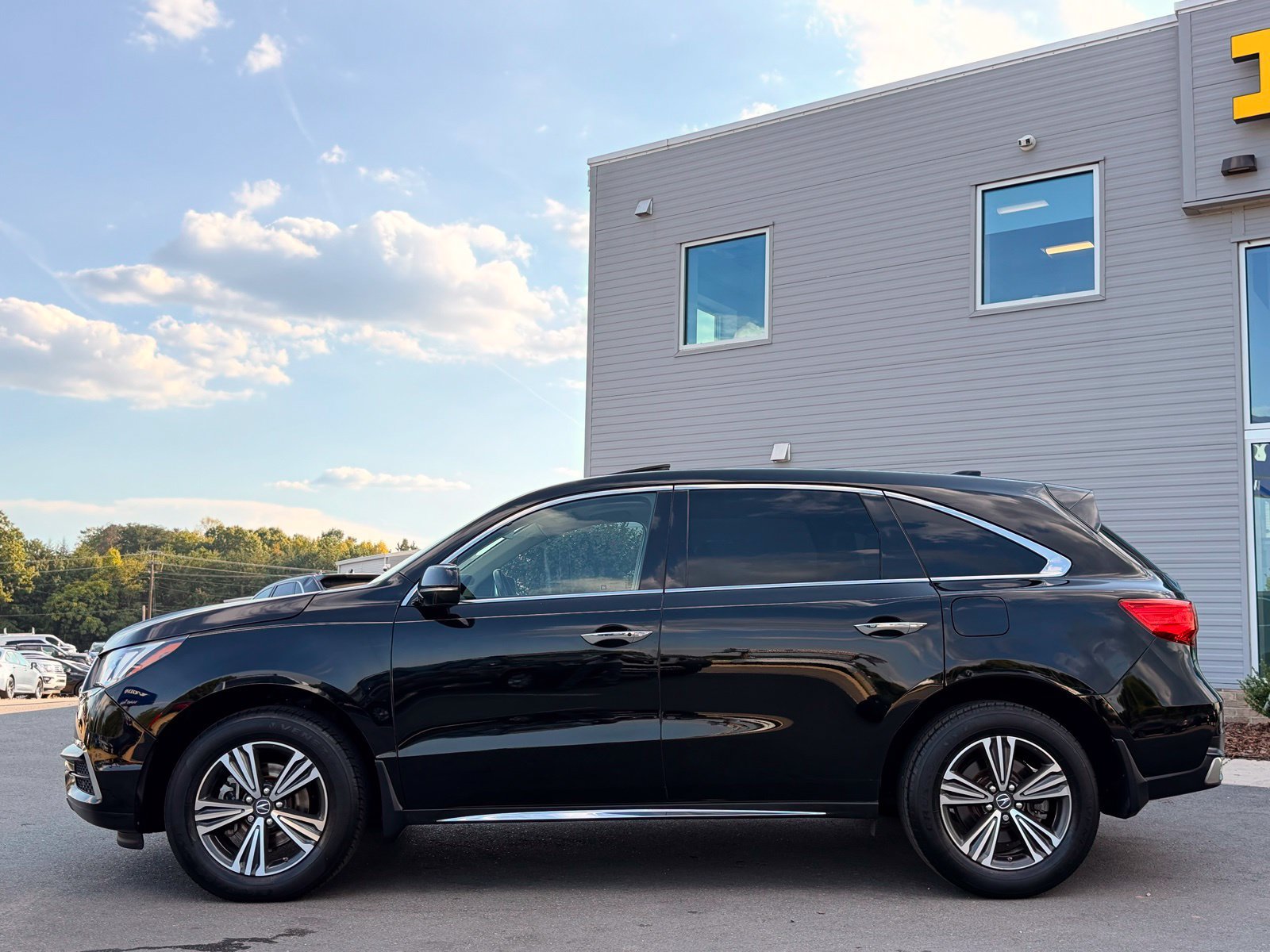 Used 2017 Acura MDX FWD image 13