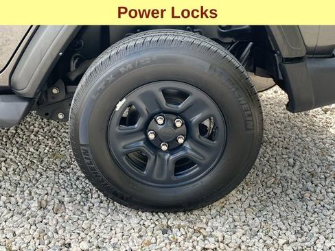 Used 2022 Jeep Wrangler Unlimited Sport AWD/4WD image 9