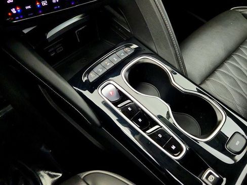 Used 2022 Buick Envision Avenir w/ Technology Package II image 17