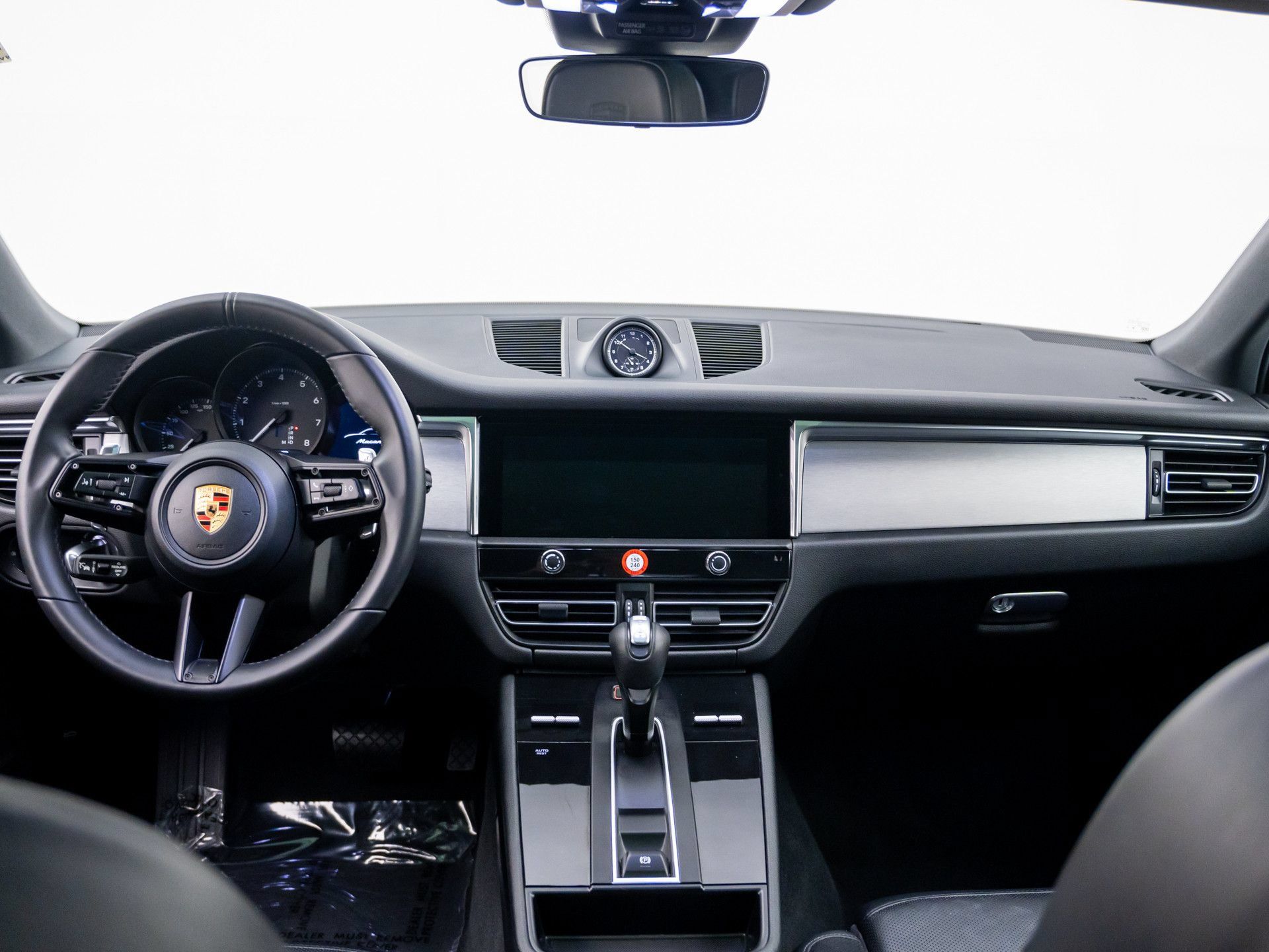 Certified 2026 Porsche Macan AWD/4WD image 11