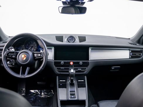 Certified 2026 Porsche Macan AWD/4WD image 11