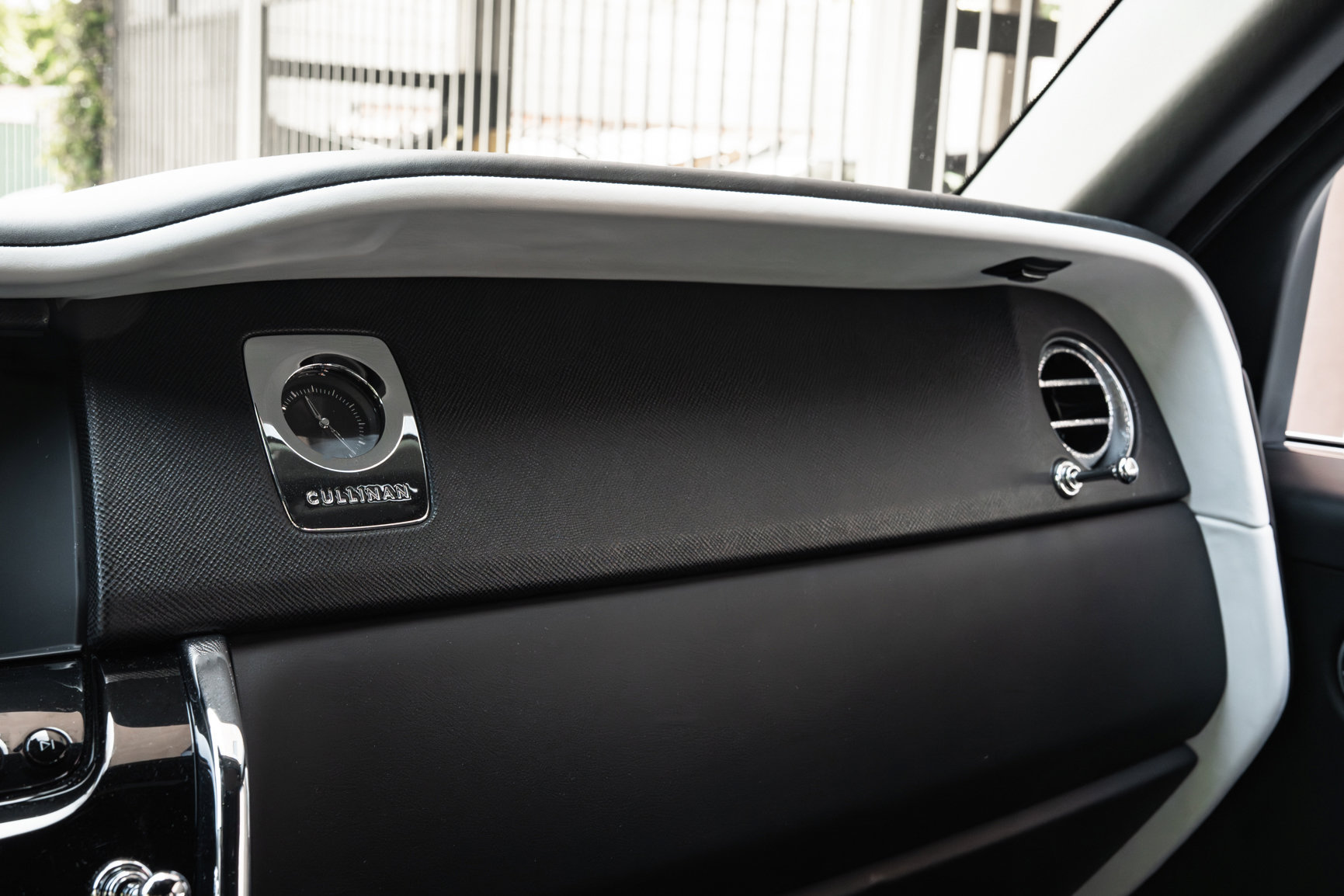 Used 2023 Rolls-Royce Cullinan w/ Technology Package AWD/4WD image 43