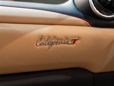 Used 2016 Ferrari California T image 40