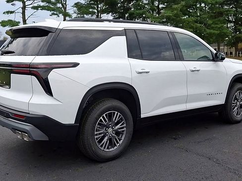 New 2026 Chevrolet Traverse LT image 3