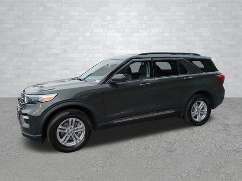 Certified 2022 Ford Explorer XLT w/ Equipment Group 202A image 7