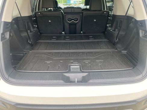 Certified 2025 Honda Pilot Touring image 19