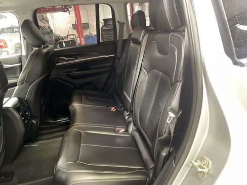 Used 2023 Jeep Grand Cherokee Limited AWD/4WD image 22