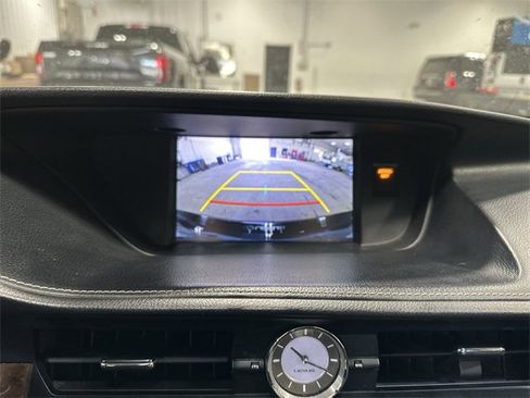 Used 2015 Lexus ES 350 w/ Luxury Package image 28