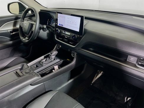 Certified 2024 Toyota Grand Highlander XLE image 27