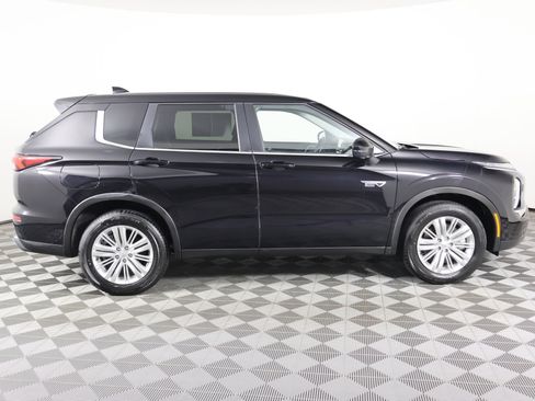 Used 2025 Mitsubishi Outlander ES image 5