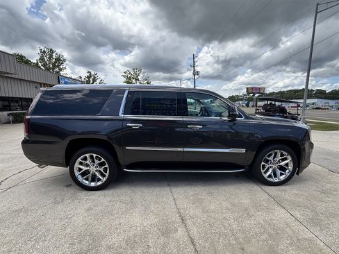 Used 2018 Cadillac Escalade ESV Premium Luxury image 5