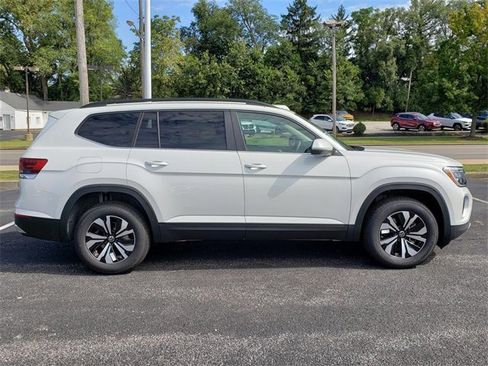 New 2026 Volkswagen Atlas SE image 2