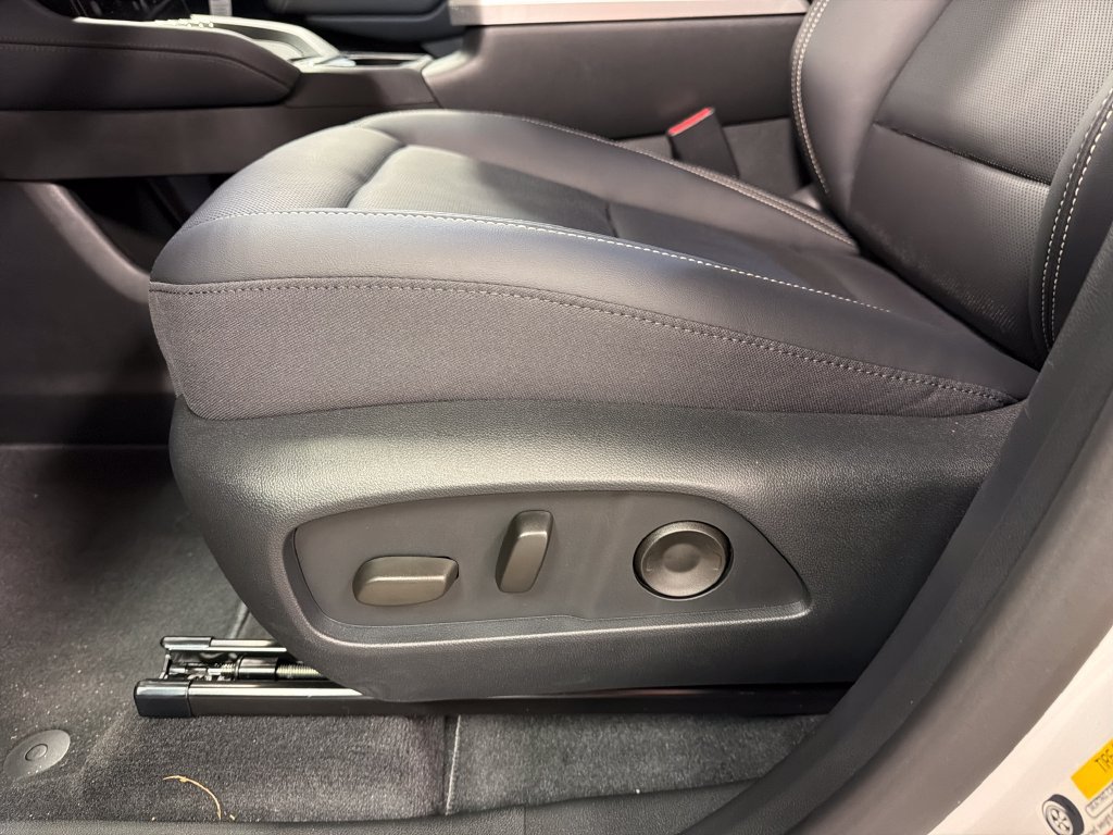 New 2027 GMC Terrain Elevation w/ Elevation Premium Package AWD/4WD image 19