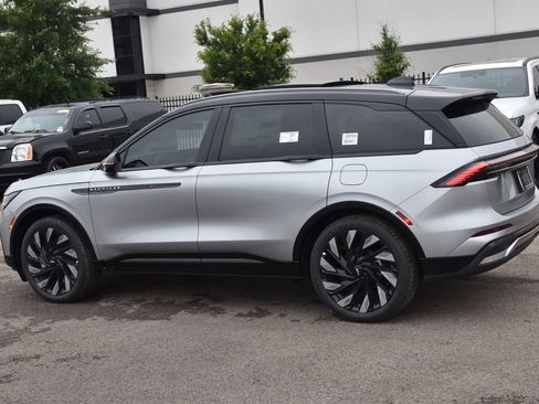 New 2026 Lincoln Nautilus Reserve w/ Jet Appearance Package AWD/4WD image 10