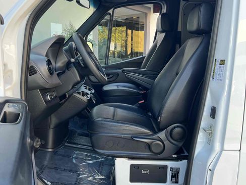 Used 2022 Mercedes-Benz Sprinter 1500 image 23