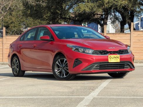 Used 2024 Kia Forte LXS image 2