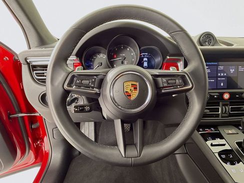 Certified 2025 Porsche Macan image 15