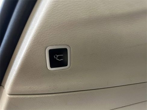 Used 2020 Chrysler Voyager Lxi w/ Cold Weather Group image 18