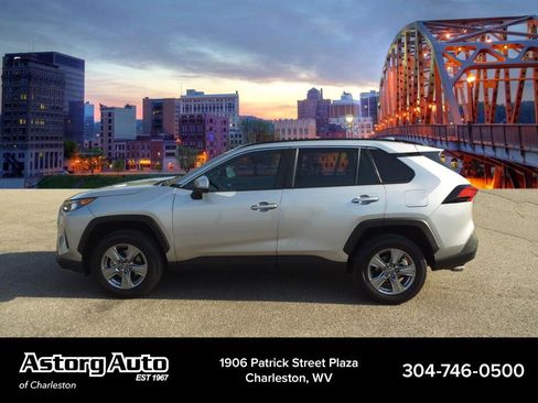 Used 2022 Toyota RAV4 LE image 6