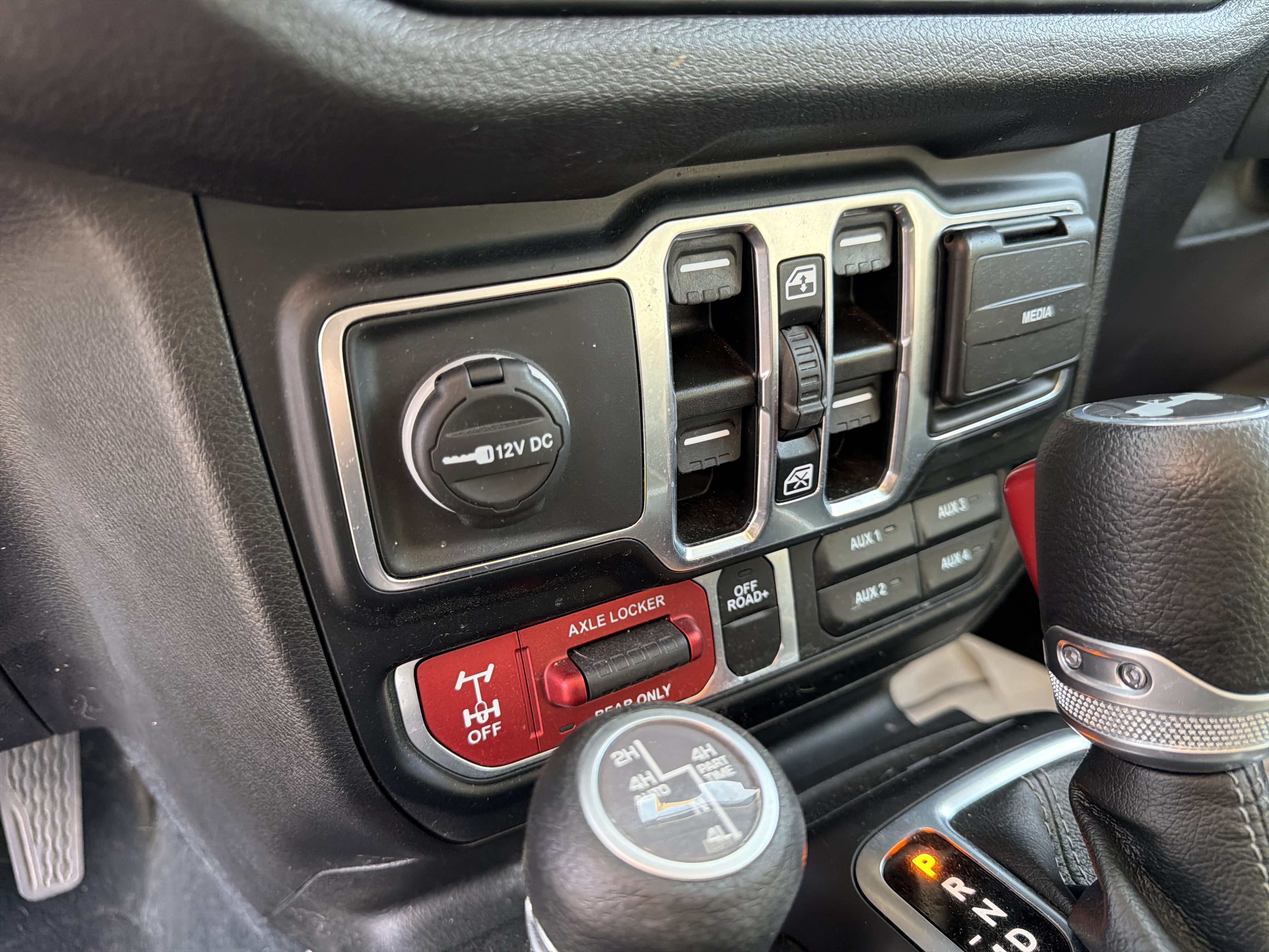 Used 2024 Jeep Wrangler Unlimited AWD/4WD image 17