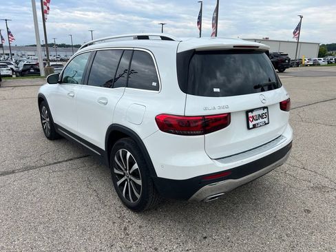 Used 2023 Mercedes-Benz GLB 250 4MATIC w/ Premium Package image 8