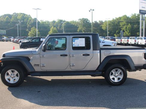 Used 2020 Jeep Gladiator Sport w/ Quick Order Package 24S AWD/4WD image 4