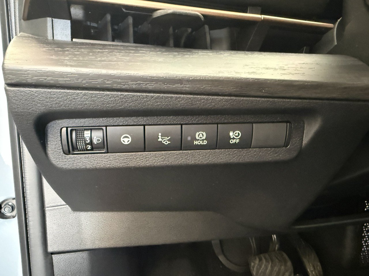 Used 2024 Nissan Ariya AWD image 22